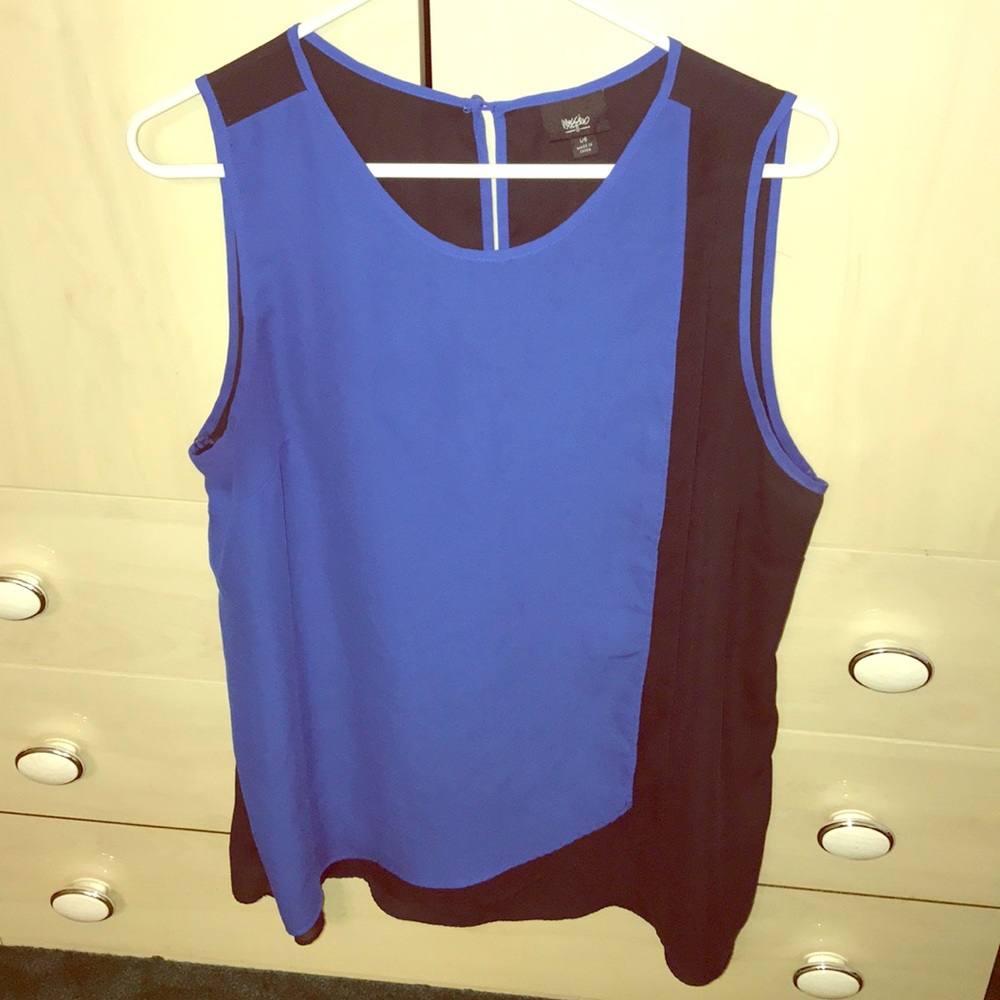 Blue & black sleeveless blouse 😍